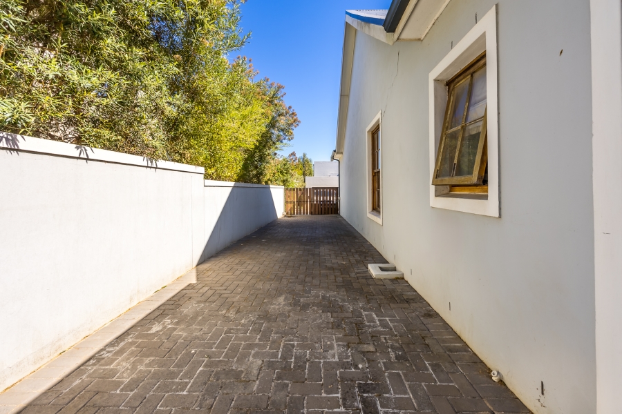 5 Bedroom Property for Sale in Graanendal Western Cape